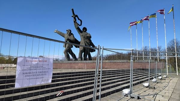 СКР оценит законность решения Латвии о сносе памятника Освободителям Риги